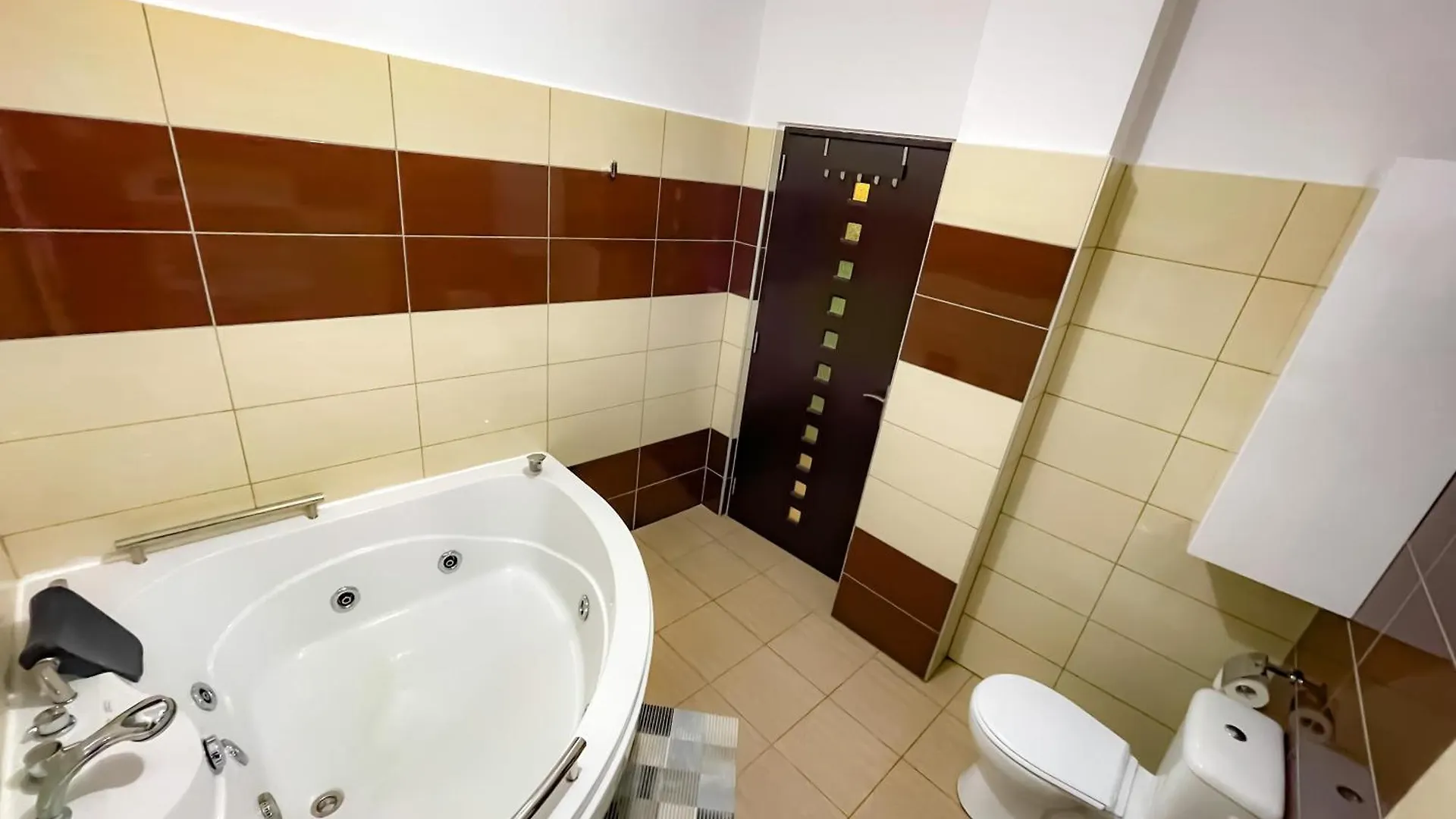 Cool Flat In The Heart Of Bucharest'S Fun And History Apartment Romania