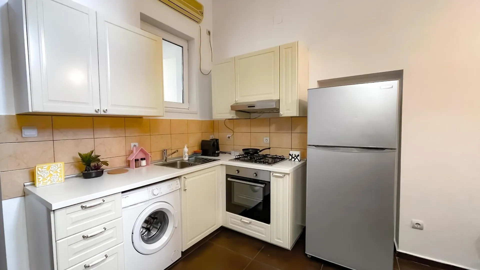 Cool Flat In The Heart Of Bucharest\'S Fun And History location