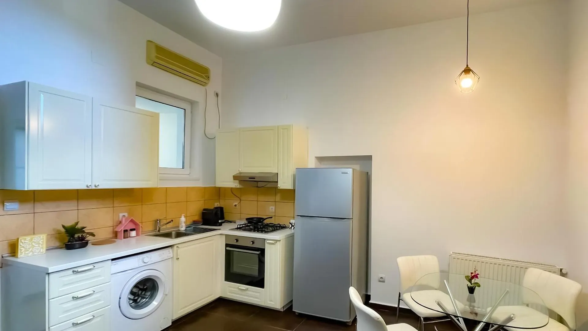 Cool Flat In The Heart Of Bucharest'S Fun And History Apartment  Bucharest