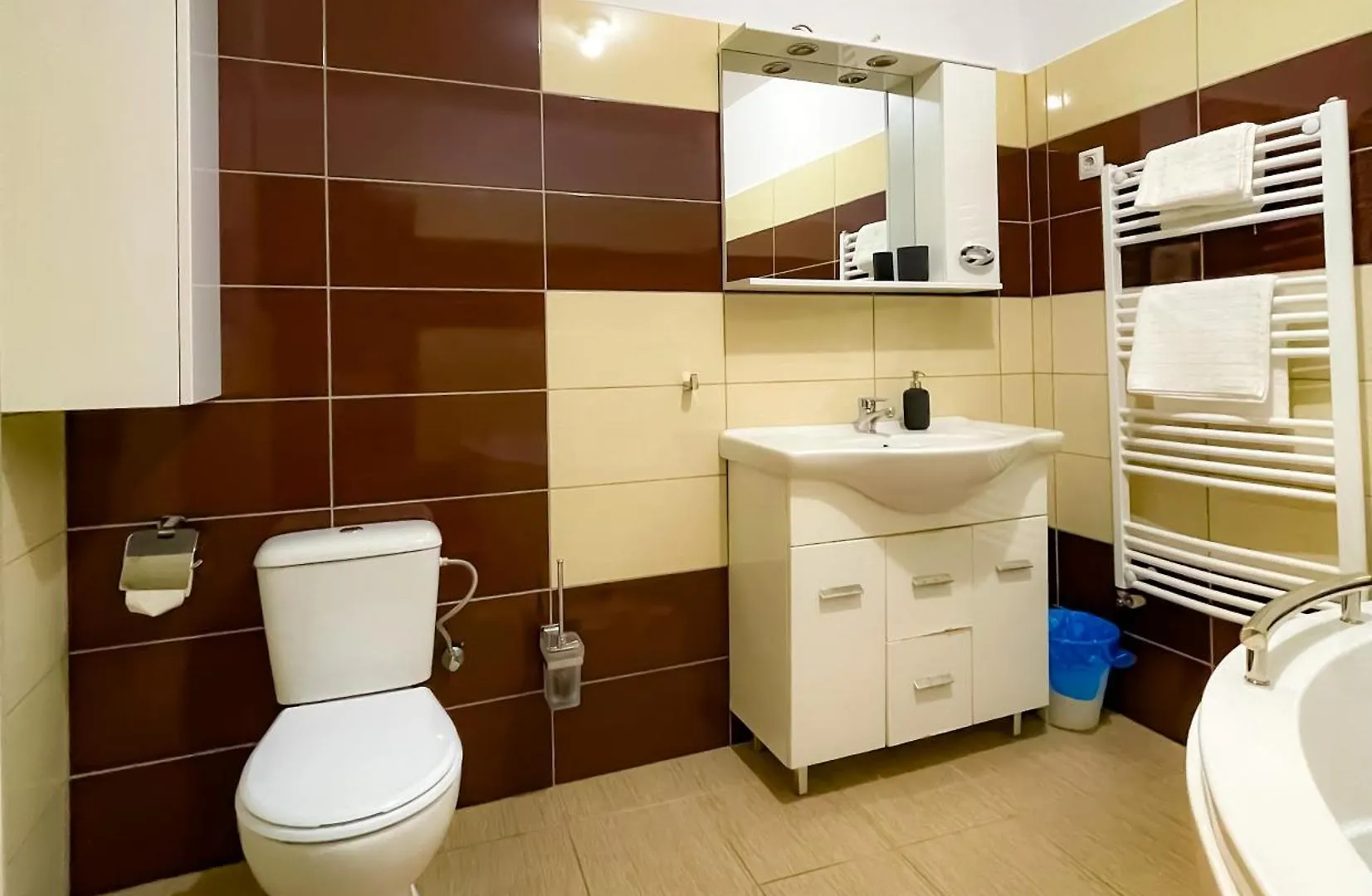 Cool Flat In The Heart Of Bucharest'S Fun And History Apartment