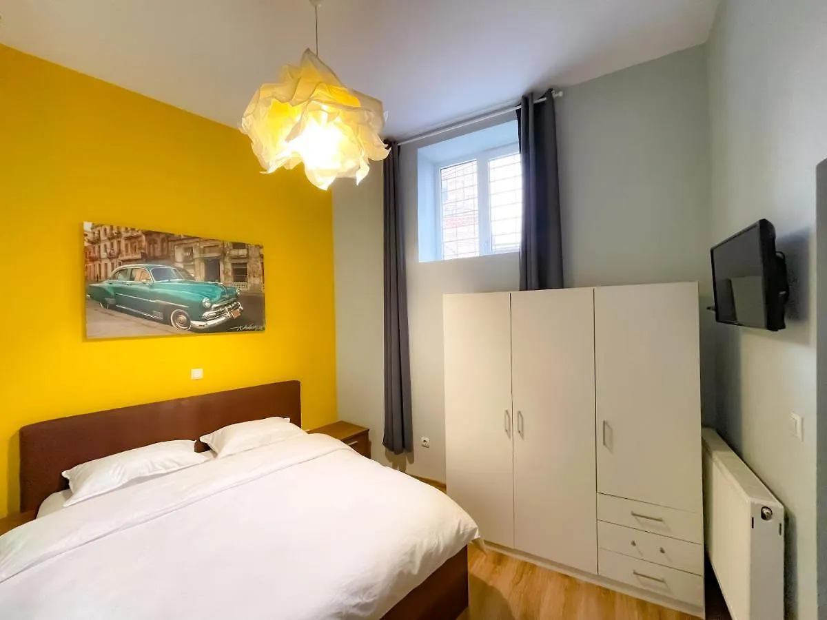 Apartamento Cool Flat In The Heart Of Bucharest'S Fun And History